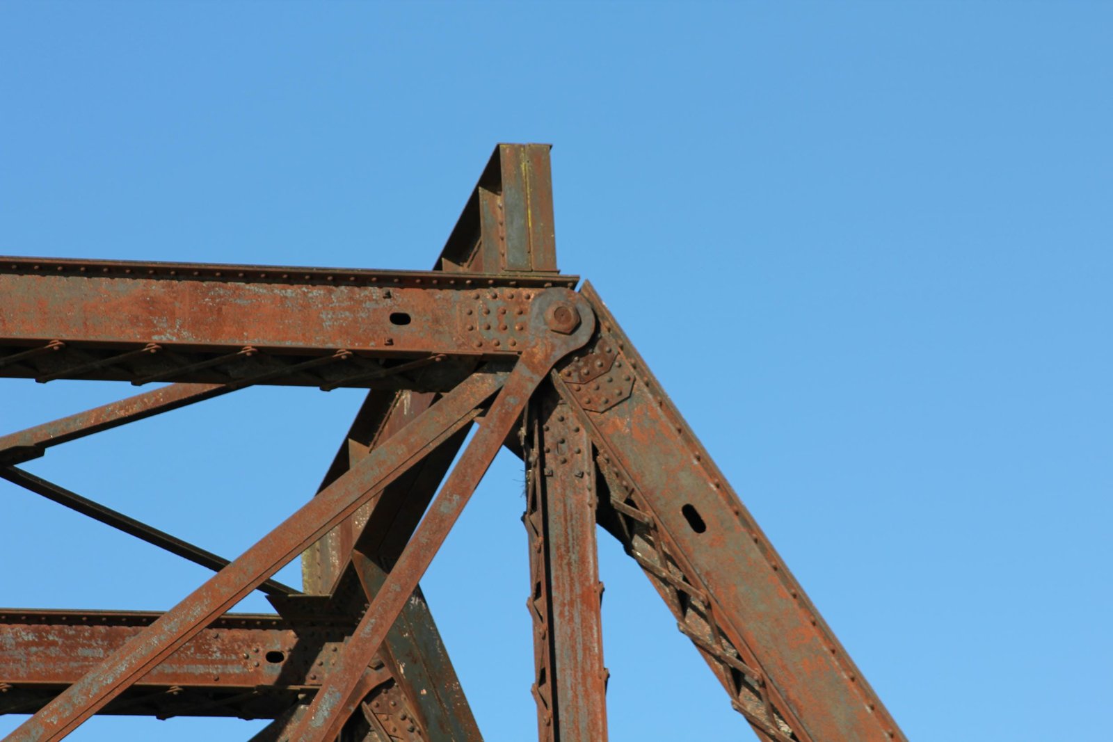 Upper angle connection